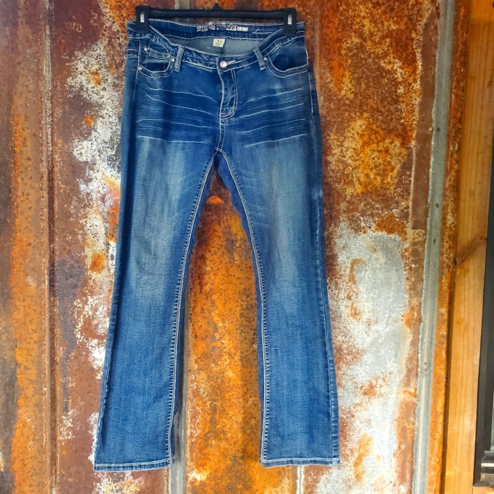 Diamonds & Threads Jeans - Picture 4 of 5